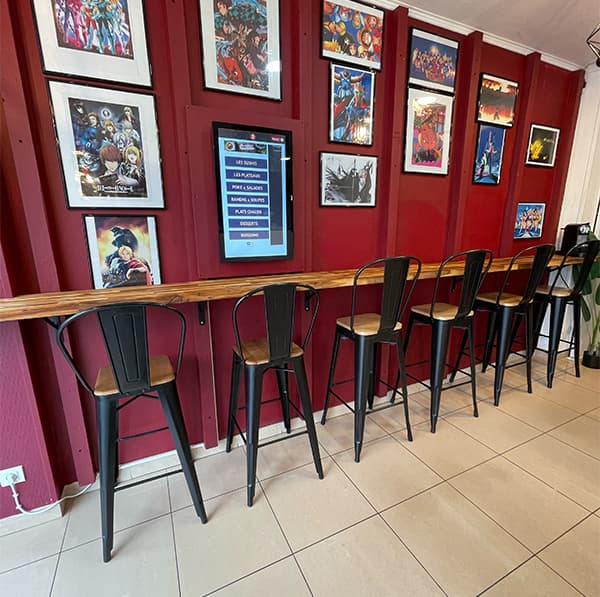 Intérieur du restaurant Le Kyoto avec comptoir mange-debout
